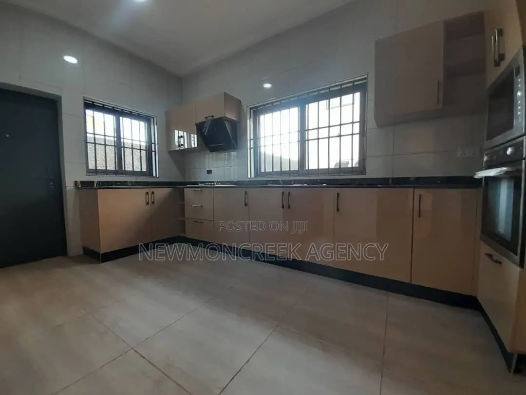 4bdrm Duplex in Adenta Pantang, Accra Metropolitan for sale