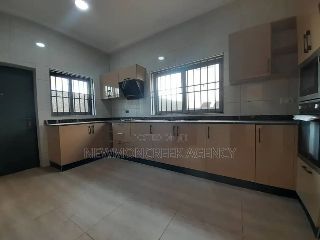4bdrm Duplex in Adenta Pantang, Accra Metropolitan for sale