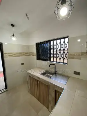5bdrm House in Achimota for sale