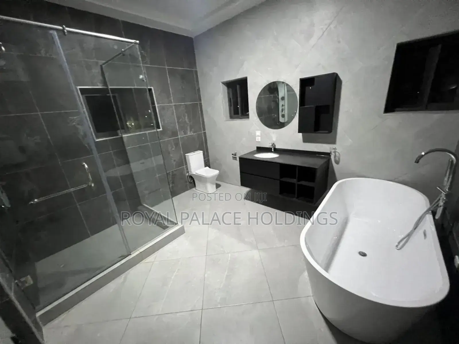 5bdrm House in Achimota for sale