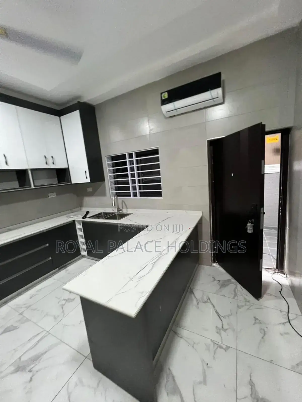 5bdrm House in Achimota for sale