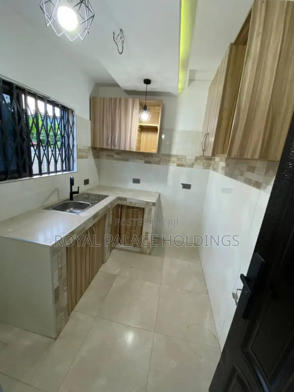 5bdrm House in Achimota for sale
