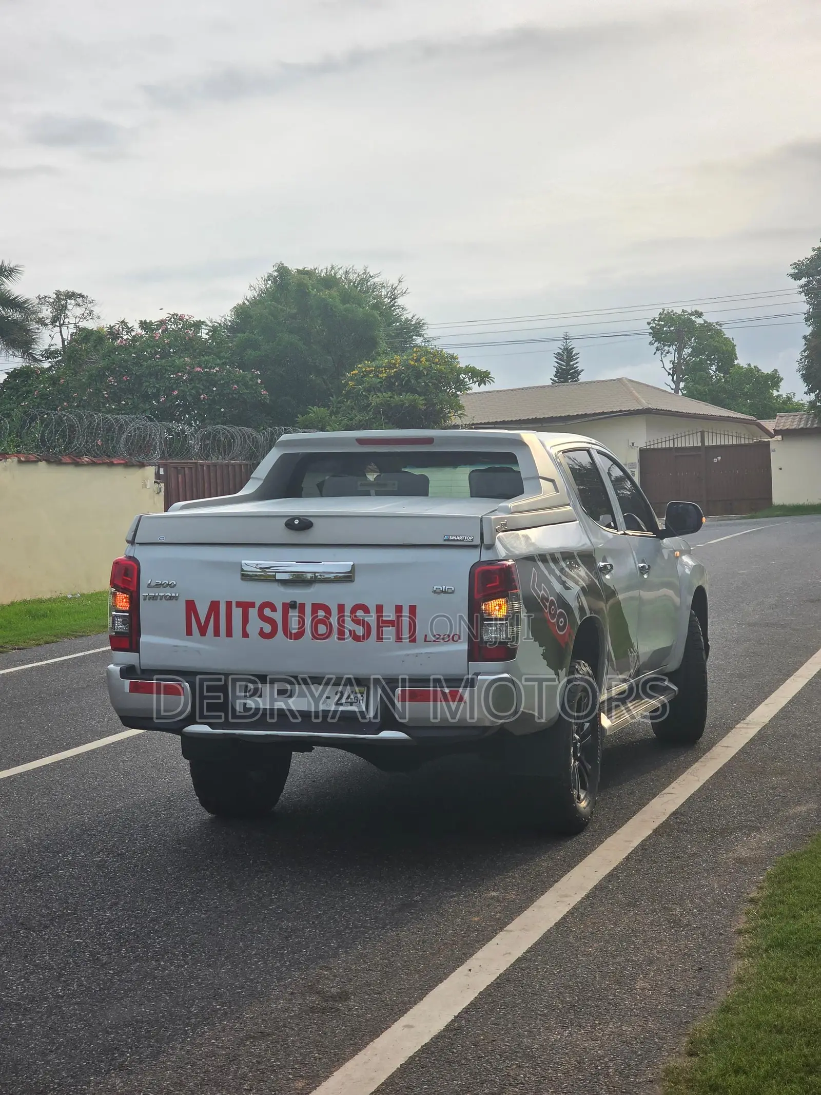 Mitsubishi L200 2023 White