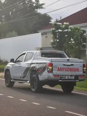 Mitsubishi L200 2023 White