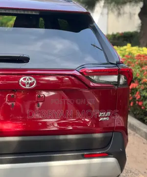 Toyota RAV4 XLE AWD 2024 Red