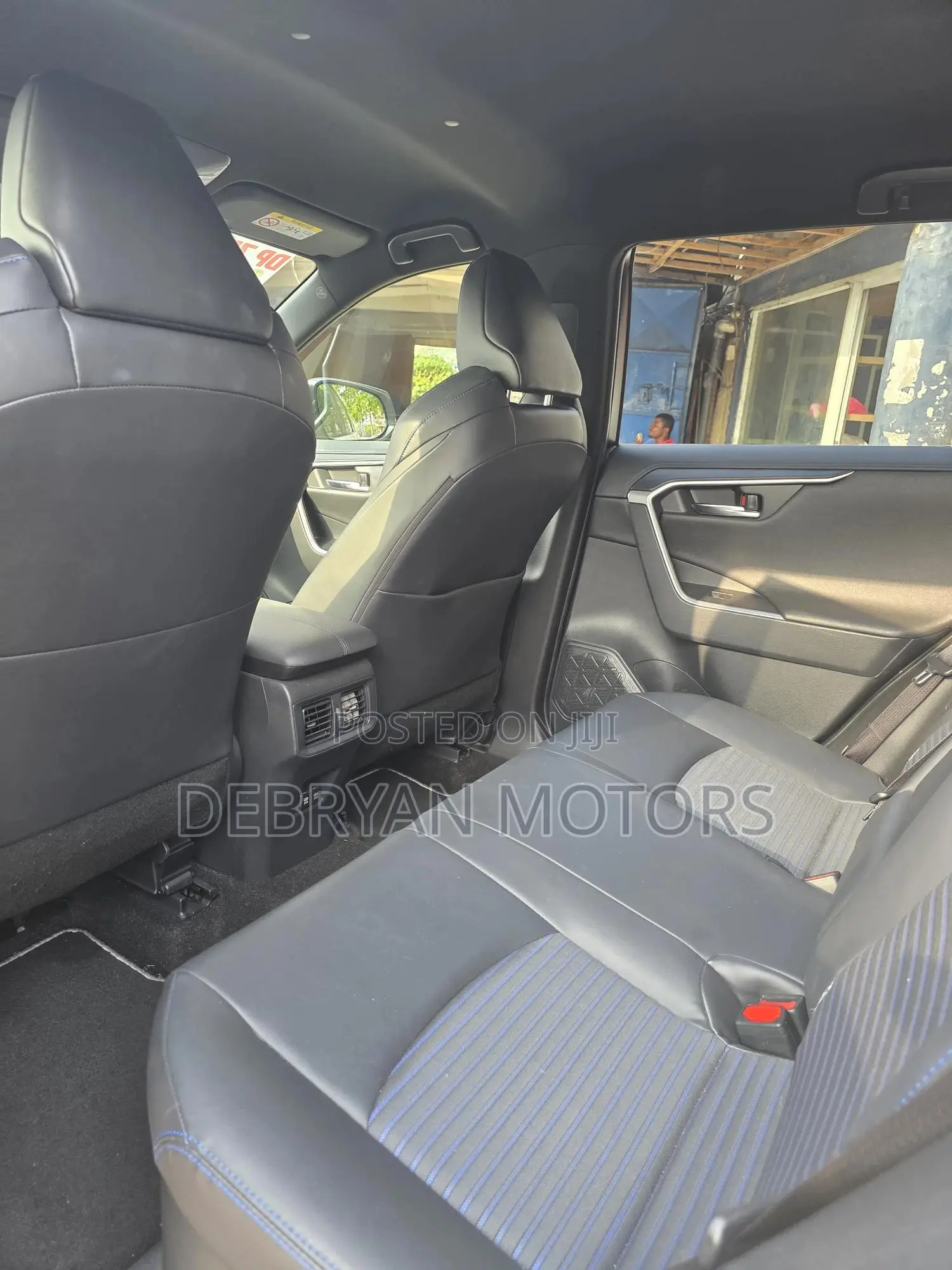 Toyota RAV4 XSE 2019 White