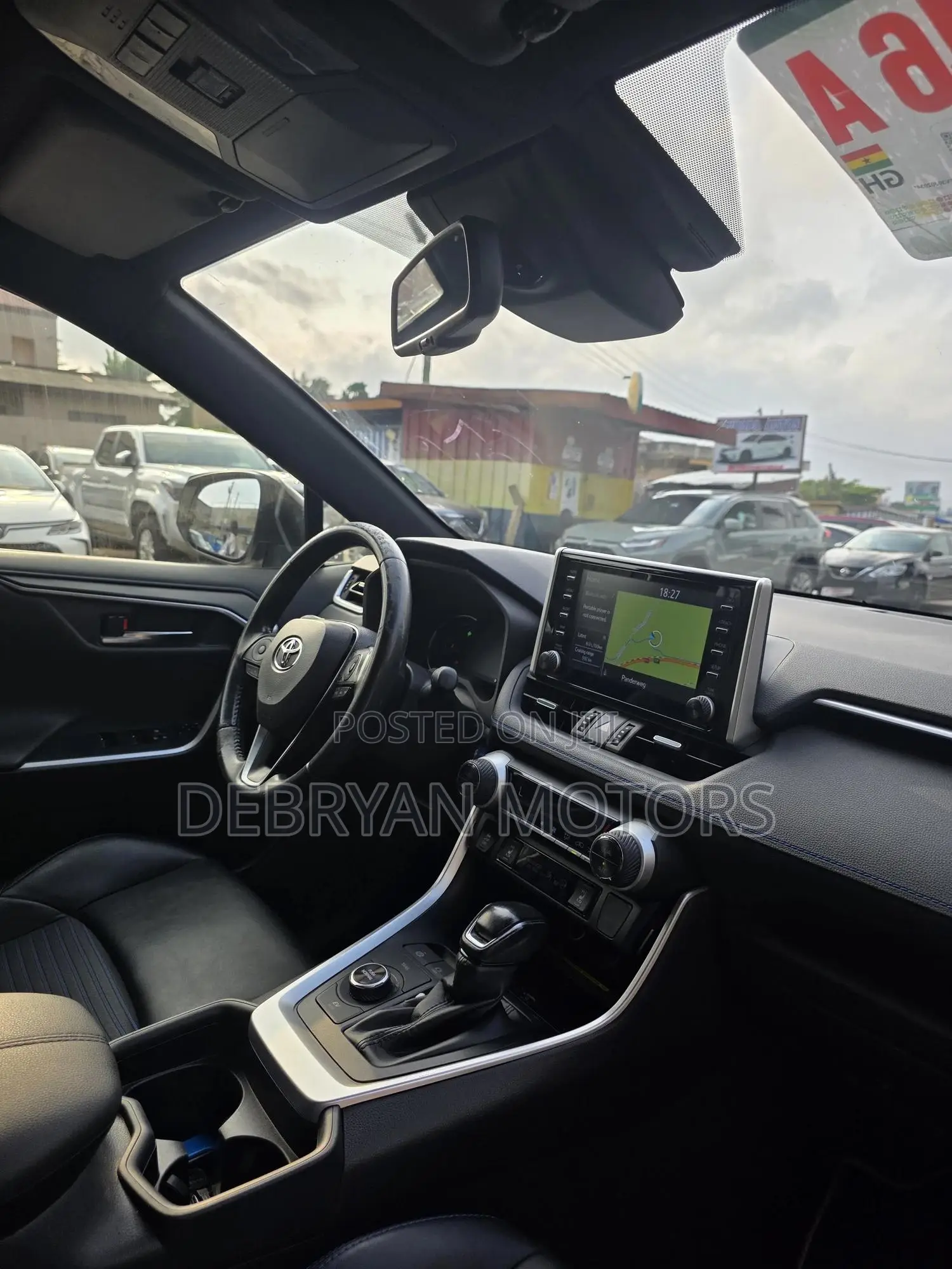 Toyota RAV4 XSE 2019 White