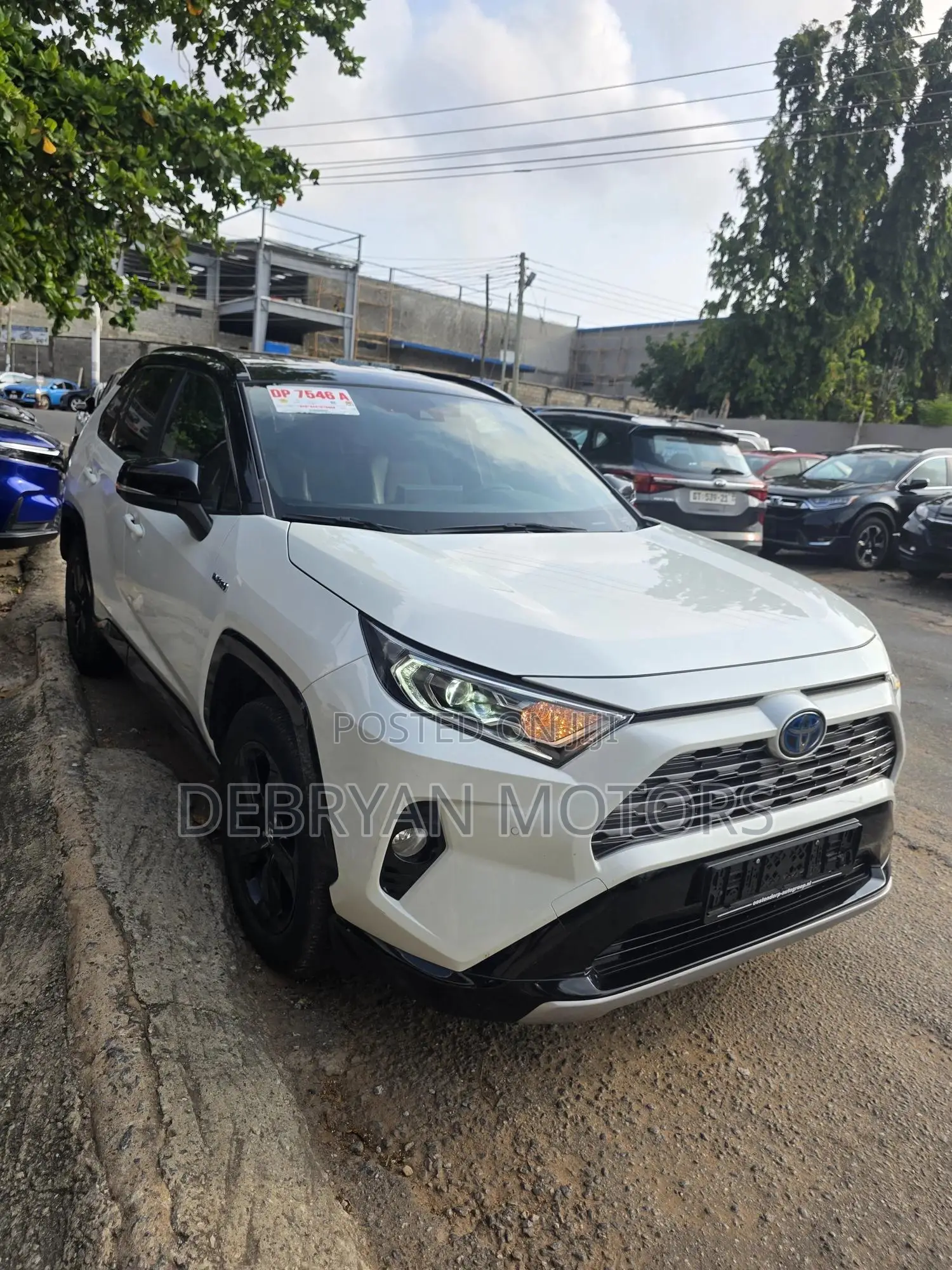 Toyota RAV4 XSE 2019 White