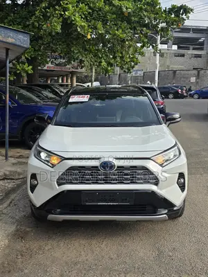 Toyota RAV4 XSE 2019 White