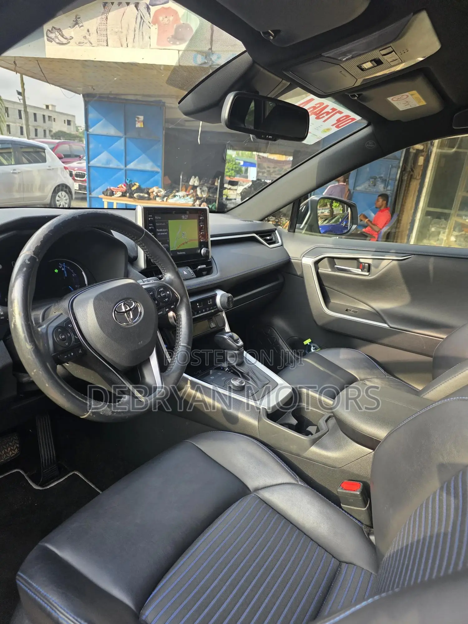 Toyota RAV4 XSE 2019 White