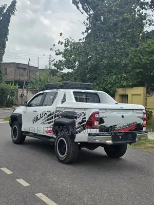 Toyota Hilux Revo Double Cab Petrol 2.7 AWD 2022 White