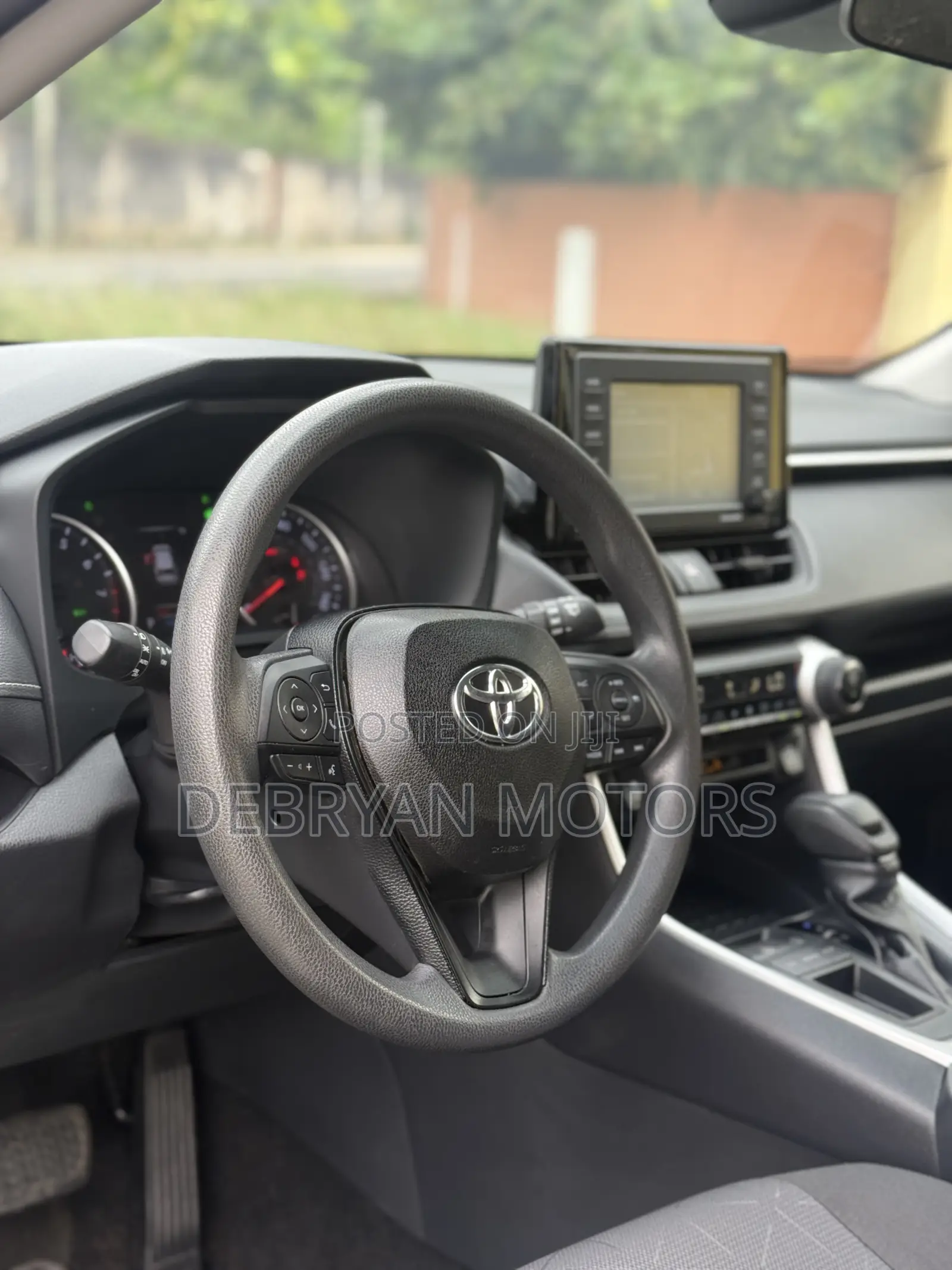 Toyota RAV4 XLE FWD 2020 Silver