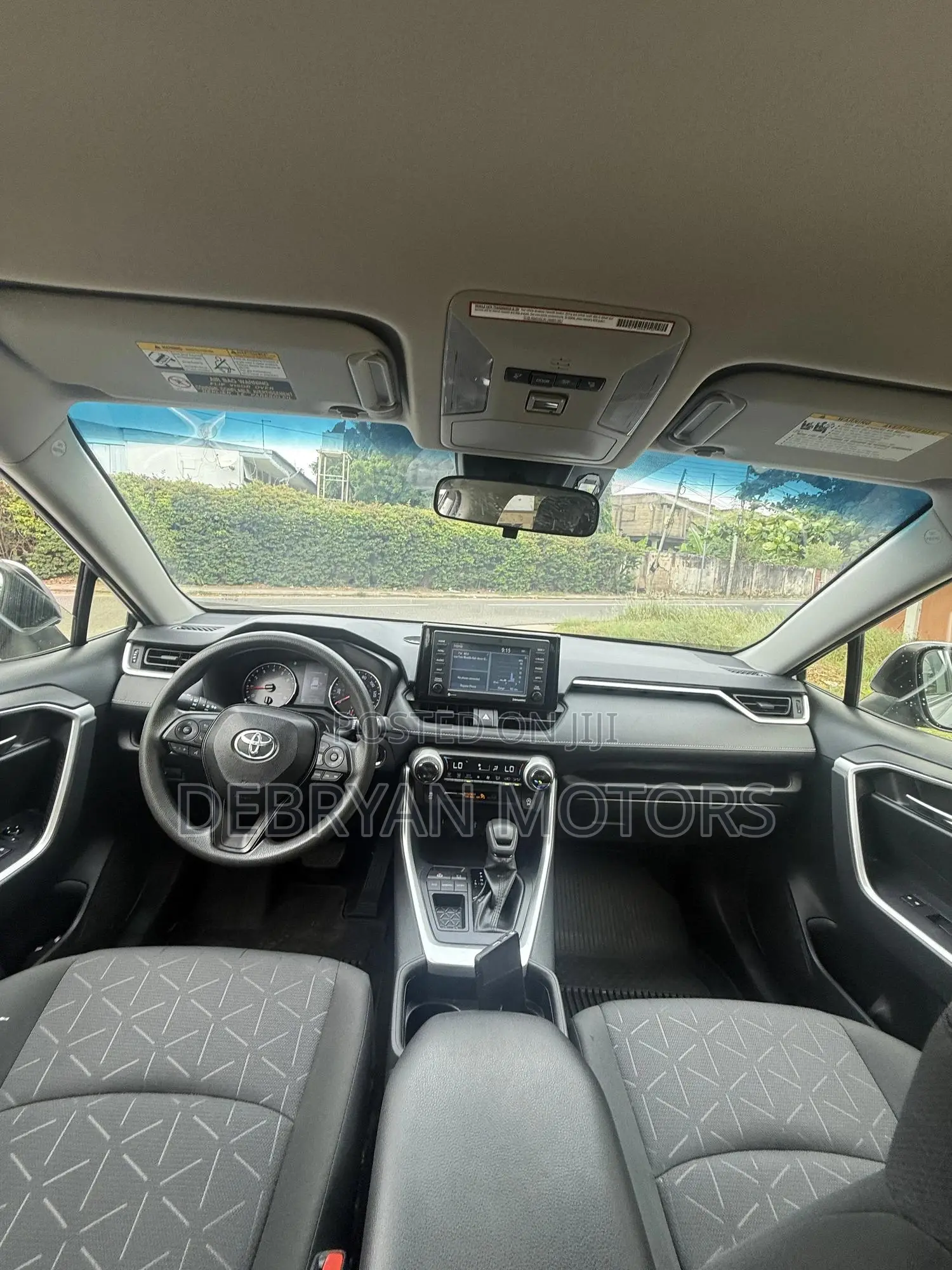 Toyota RAV4 XLE FWD 2020 Silver
