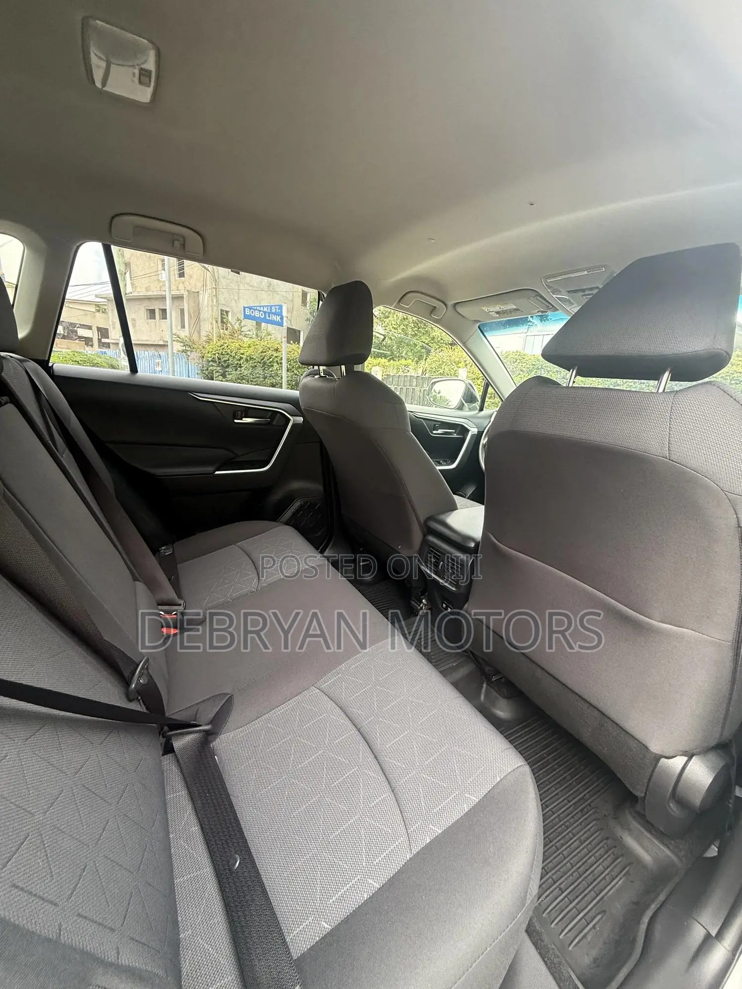 Toyota RAV4 XLE FWD 2020 Silver