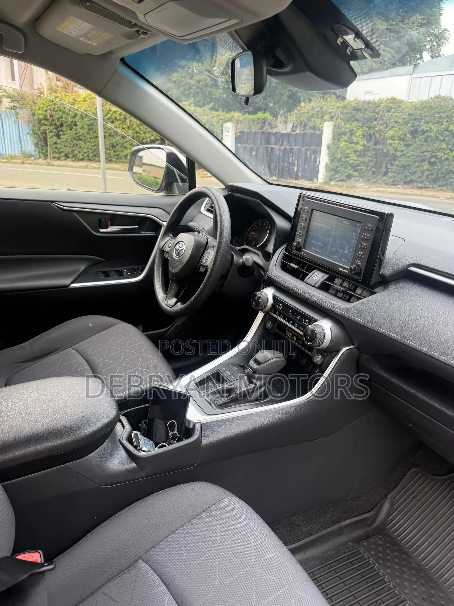 Toyota RAV4 XLE FWD 2020 Silver