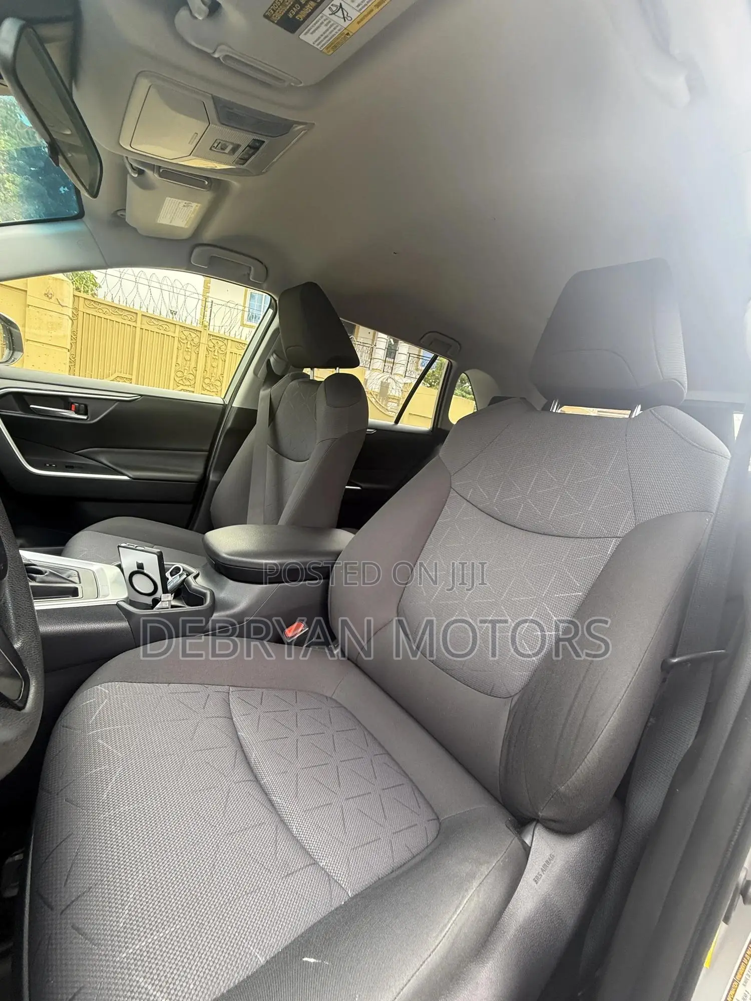Toyota RAV4 XLE FWD 2020 Silver