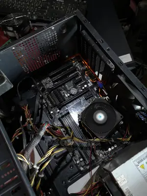 Desktop Computer Lenovo ThinkCentre M710 4GB Intel Core I5 HDD 500GB