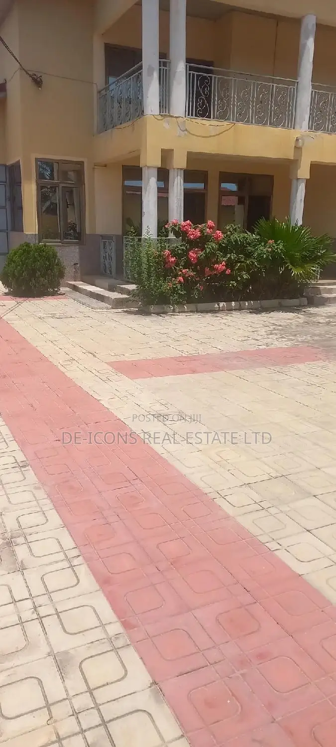 7bdrm Duplex in De-Icons Real Estate, Awutu Senya East Municipal