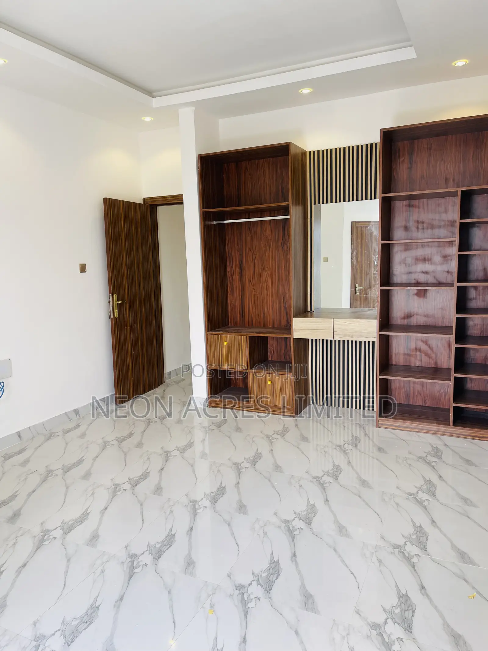 2bdrm House in The Laurels, School Junction for sale