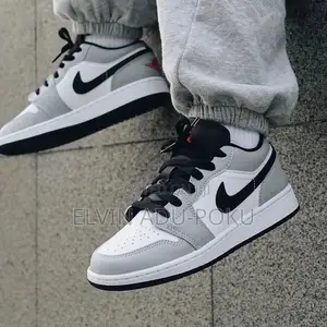 Air Jordan 1 Low "Light Smoke Grey" Sneakers