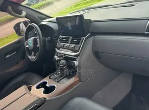 Toyota Landcruiser 2012 Upgrade Interior to 2024