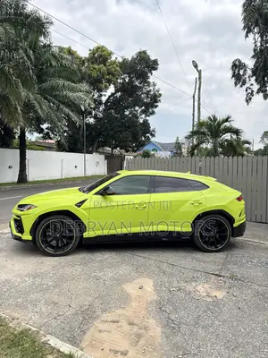 Lamborghini Urus 2022 Green
