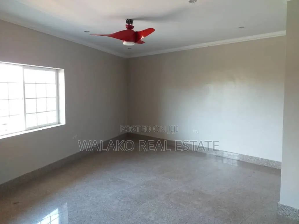 18bdrm Mansion in Walako, Cantonments for sale
