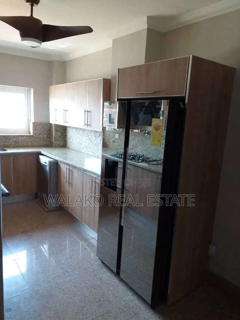 18bdrm Mansion in Walako, Cantonments for sale