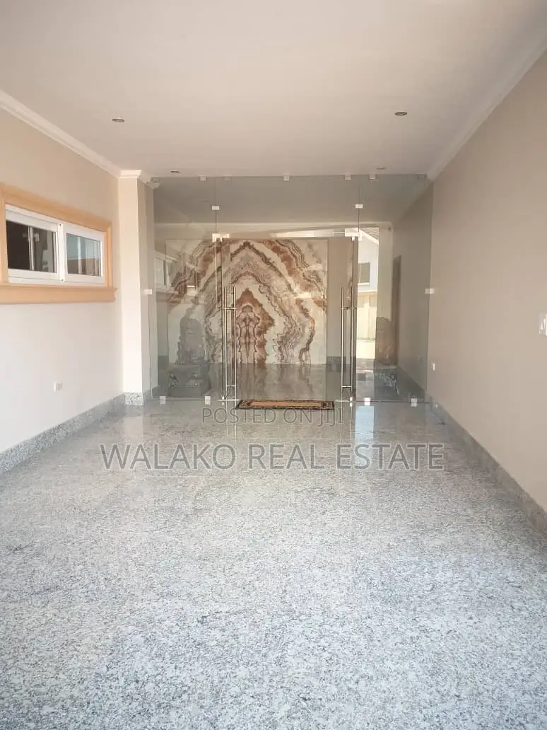 18bdrm Mansion in Walako, Cantonments for sale
