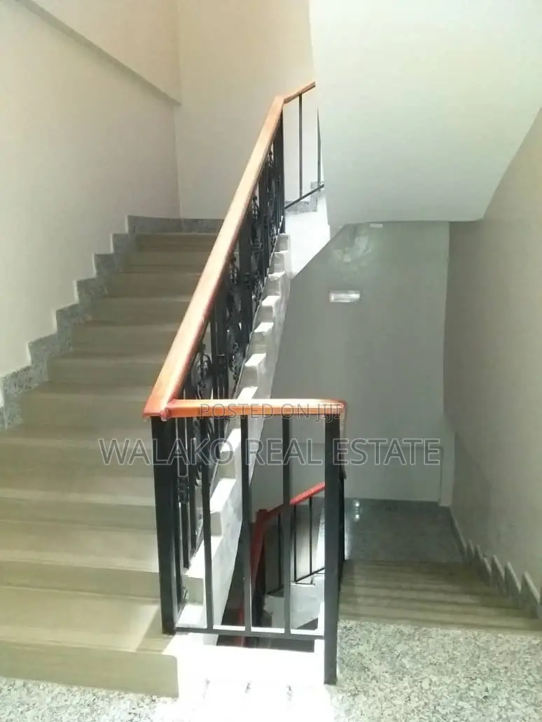 18bdrm Mansion in Walako, Cantonments for sale