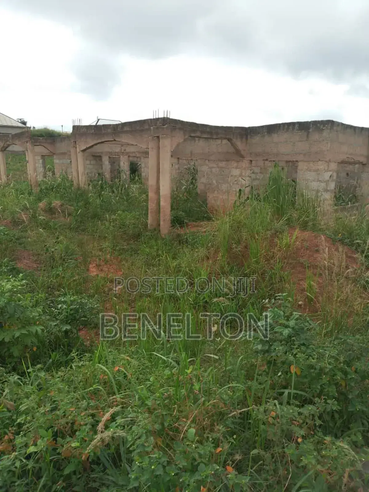 6bdrm Apartment in Aba Fresh, Sunyani Municipal for sale