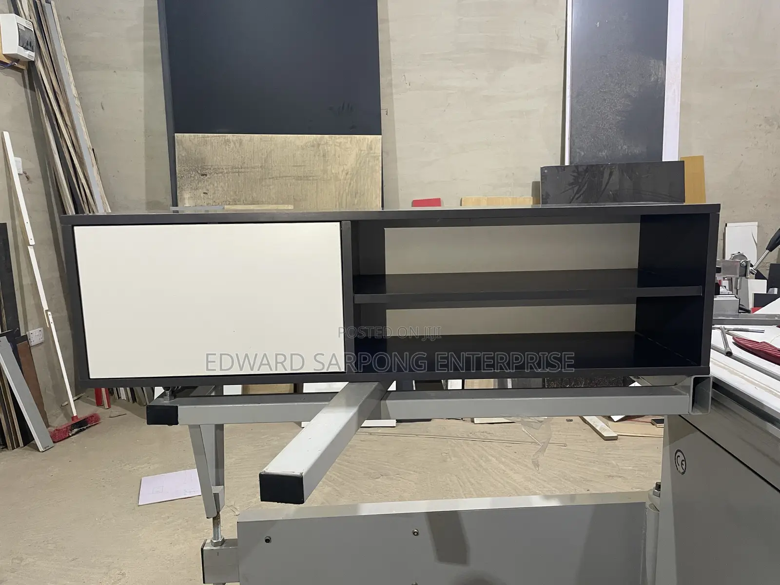 Tv Stand 1 Door 4’X1’X1’
