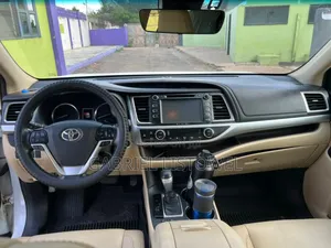 Toyota Highlander XLE 2019 White