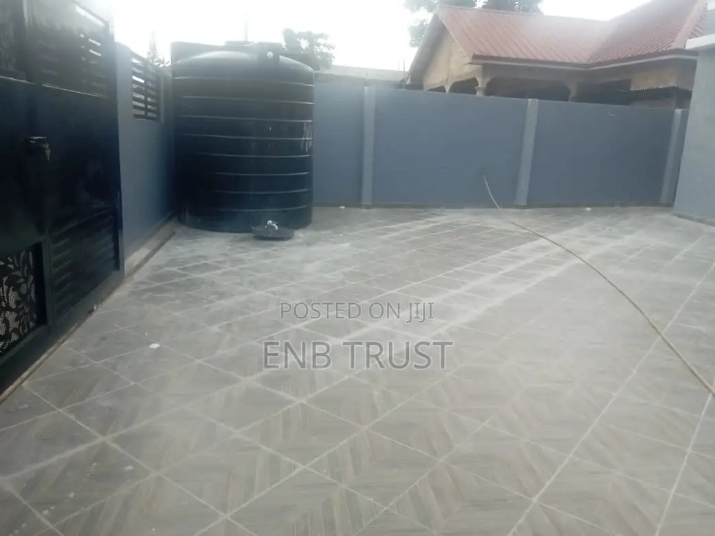 3bdrm House in Ablekuma Odumase, Ga South Municipal for sale