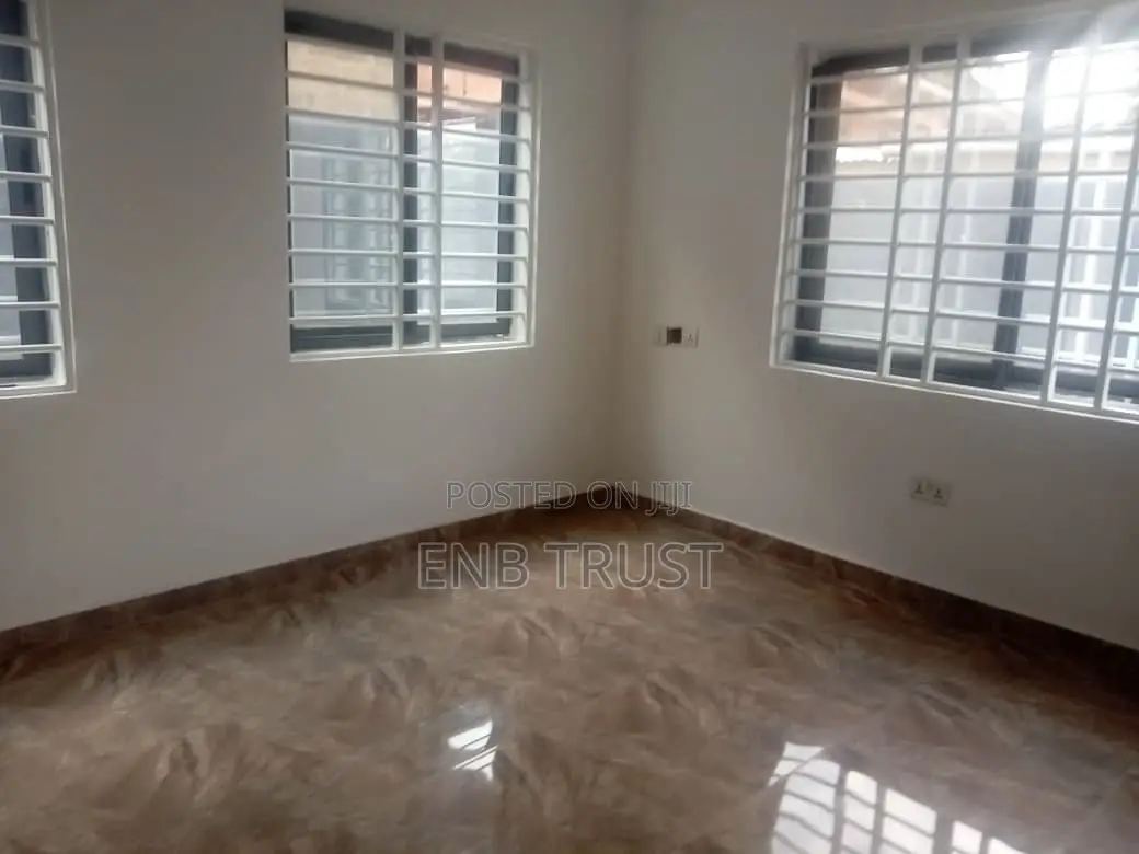 3bdrm House in Ablekuma Odumase, Ga South Municipal for sale