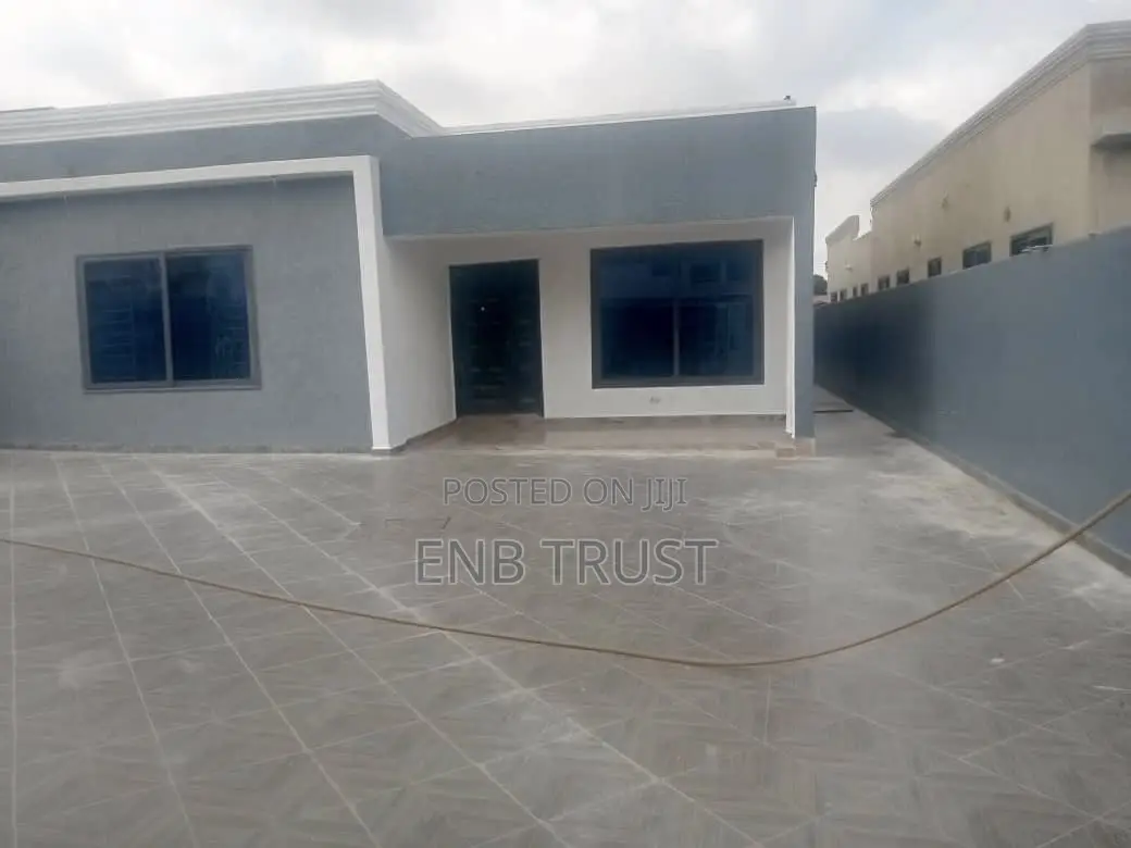 3bdrm House in Ablekuma Odumase, Ga South Municipal for sale