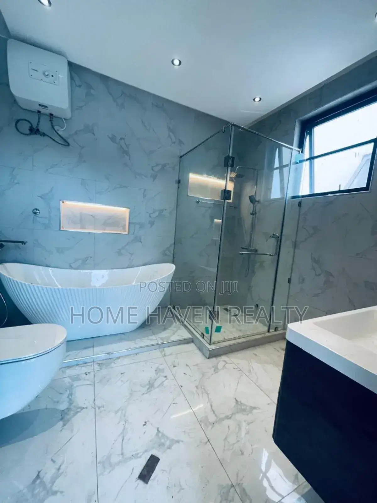 4bdrm House in School Junction, Ashaley Botwe for sale