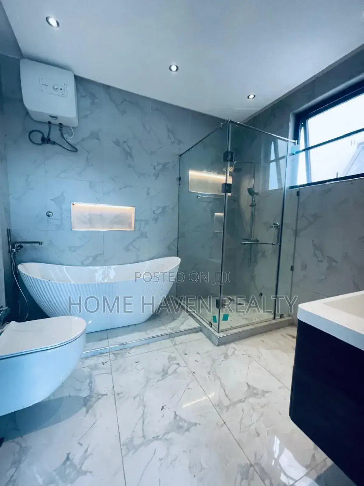 4bdrm House in School Junction, Ashaley Botwe for sale