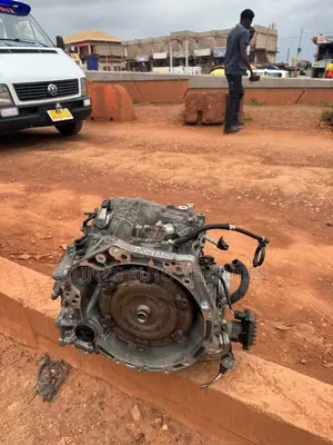 2013 Toyota Vitz Transmission ( 10pins Gear Box )