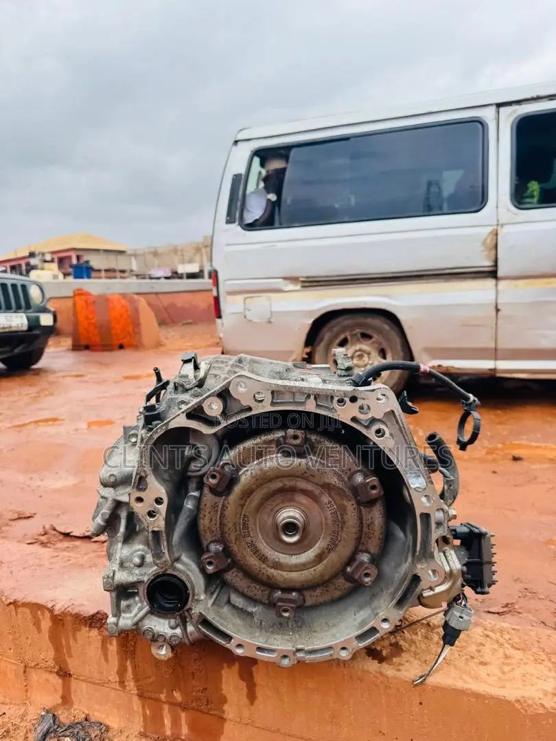 2013 Toyota Vitz Transmission ( 10pins Gear Box )