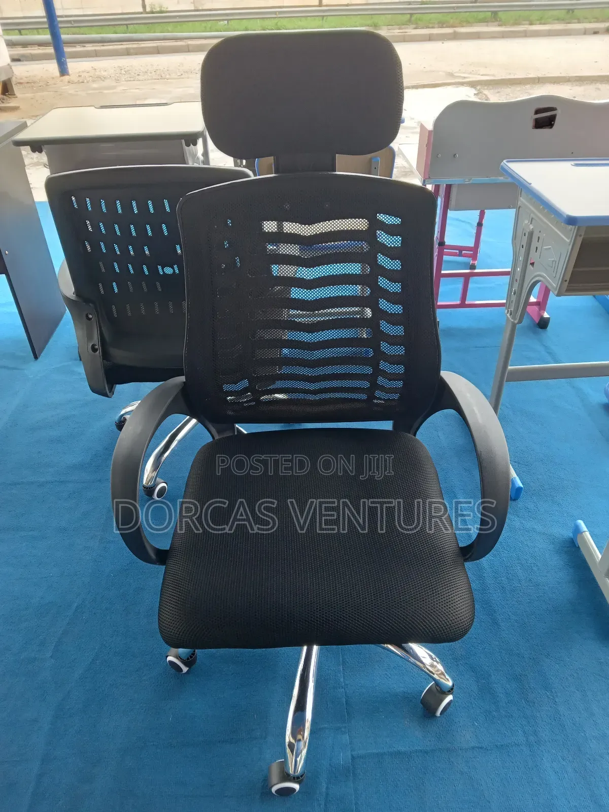 Emphazing Swivel Chair