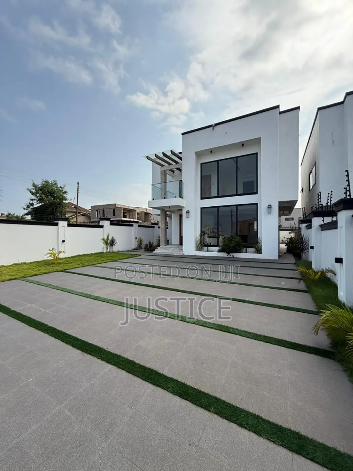4bdrm House in East Airport for sale