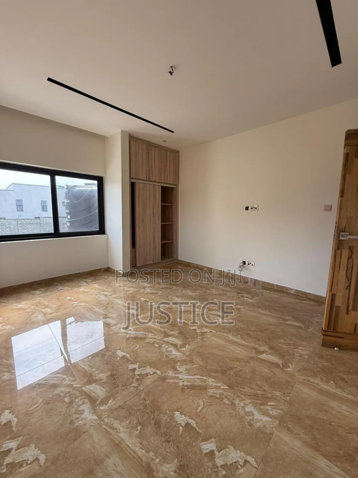 4bdrm House in East Airport for sale