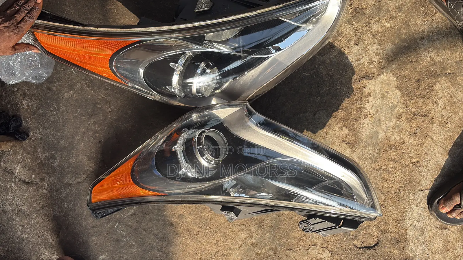 Veloster 2011-16 Headlight Pair Available
