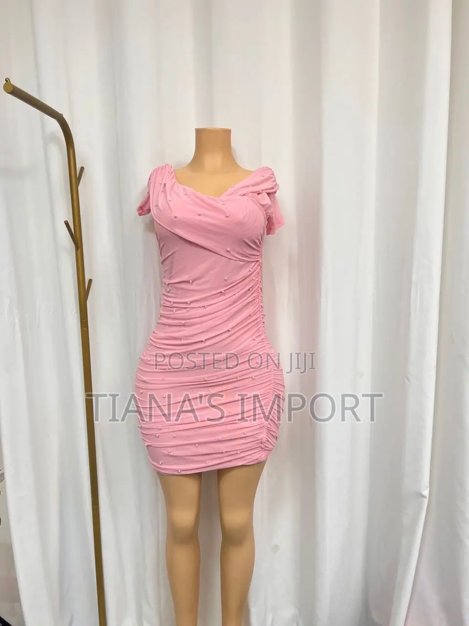 Shein Bale and Mannequin