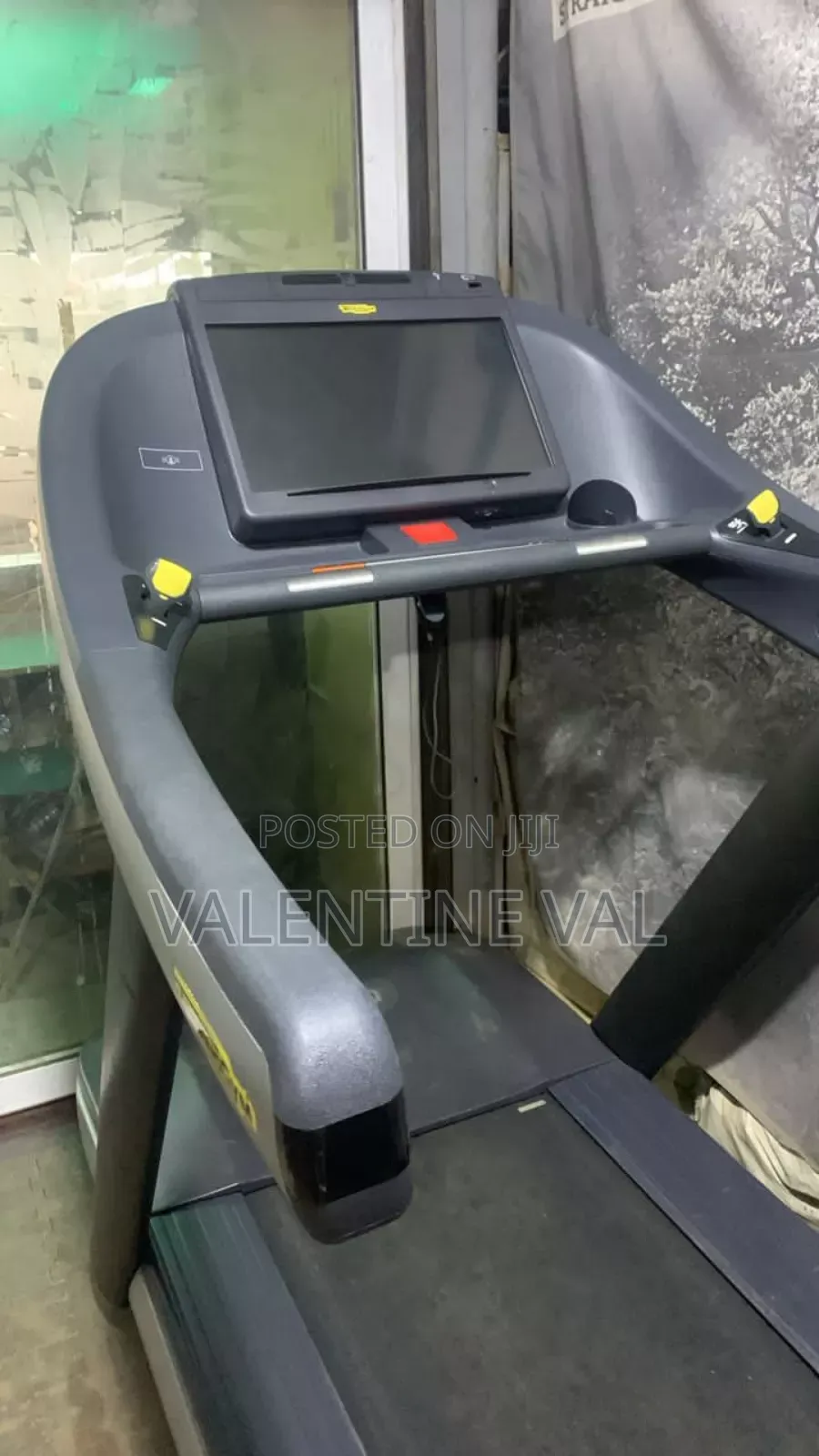 Technogym Profesional Smart Treadmill With Full Touch Screen
