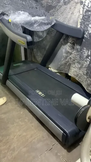 Technogym Profesional Smart Treadmill With Full Touch Screen