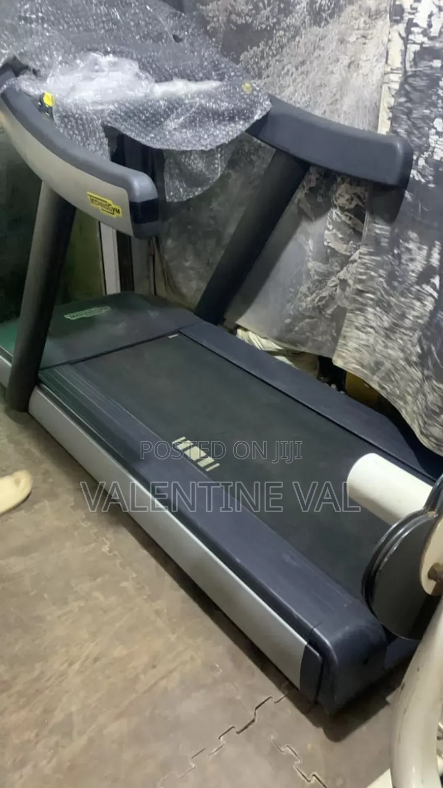 Technogym Profesional Smart Treadmill With Full Touch Screen