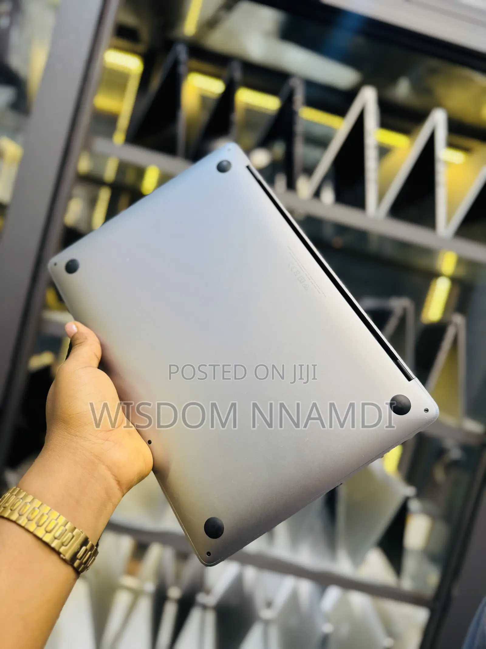 Laptop Apple MacBook Pro 2022 M2 8GB Apple M2 SSD 256GB