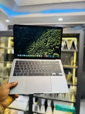 Laptop Apple MacBook Pro 2022 M2 8GB Apple M2 SSD 256GB
